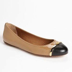 Tory Burch sz. 9.5 “Pacey” cap-toe beige flats